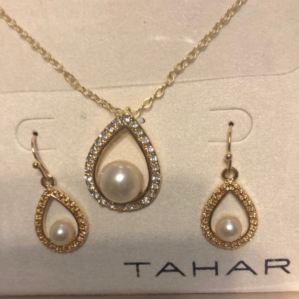 Tahari Gold and Pearl Jewelry Set